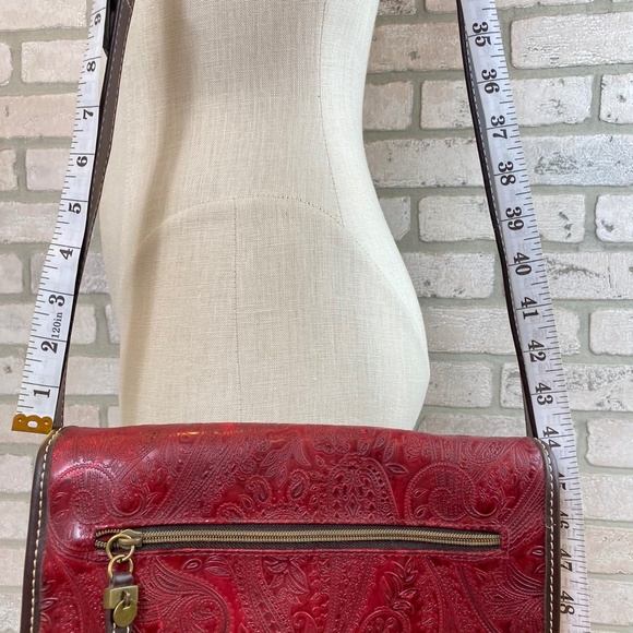 Relic Red Paisley Relic Medium Crossbody Purse Bag - Picture 10 of 12